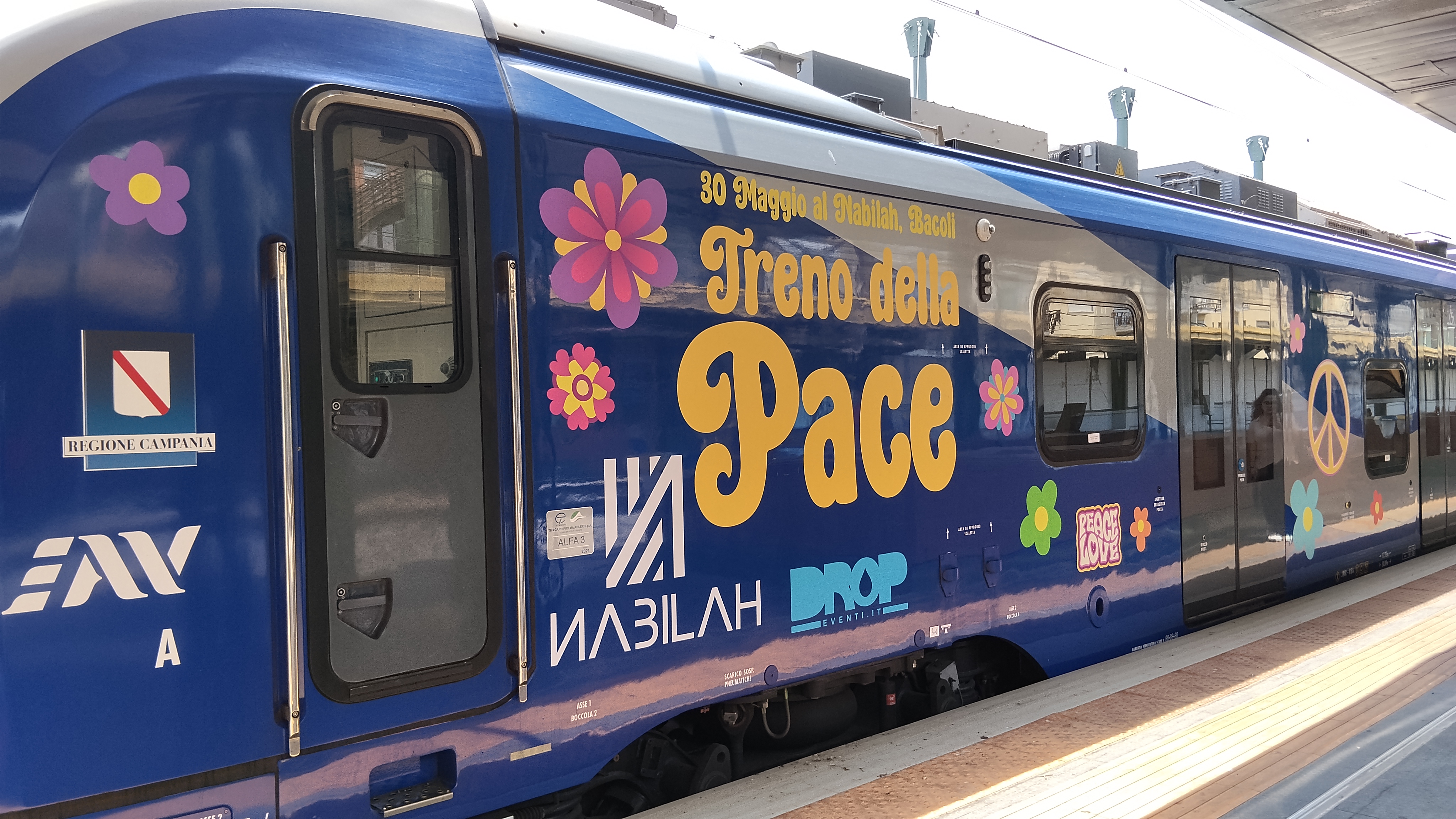 the ET 516 unit, the Treno Della Pace (Train Of Peace) with a dedicated livery printed on it for the now past occasion