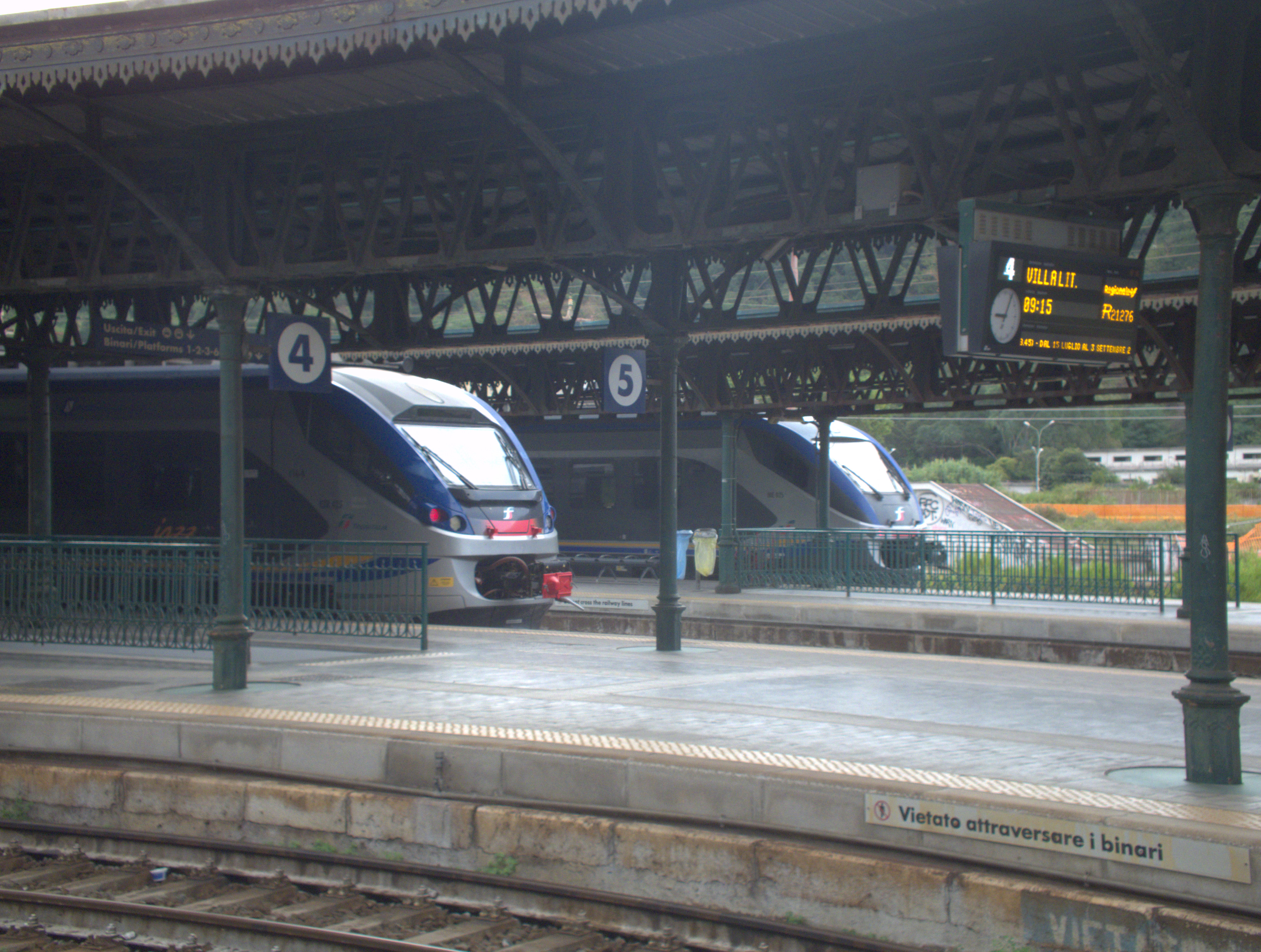 Jazz and Minuetto trains at Napoli Campi Flegrei station
