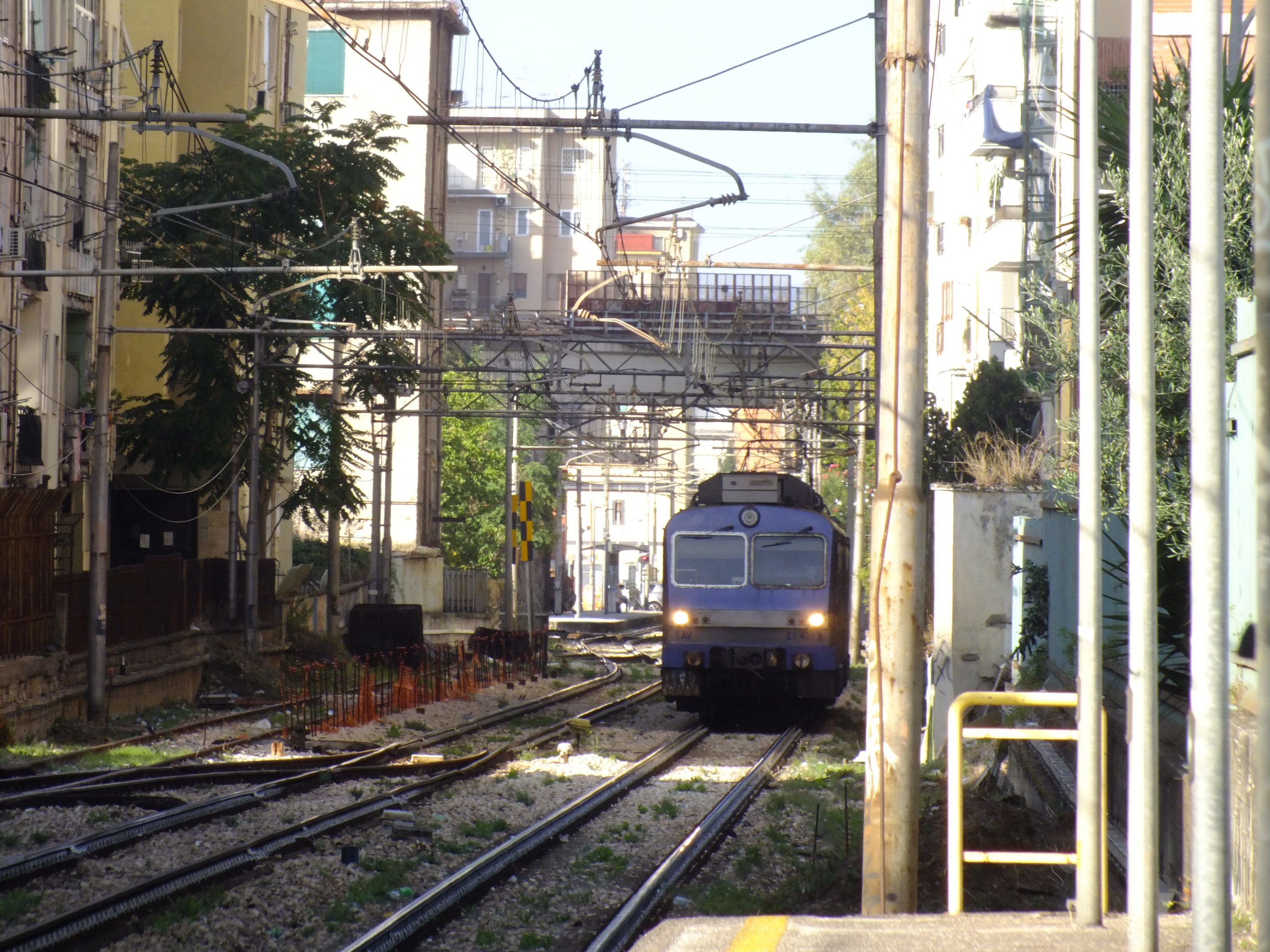 ET 400 Series train arriving at Edenlandia station on the Cumana railway