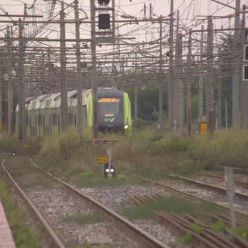 5-coach Rock train in Regionale livery arriving at Villa Literno station