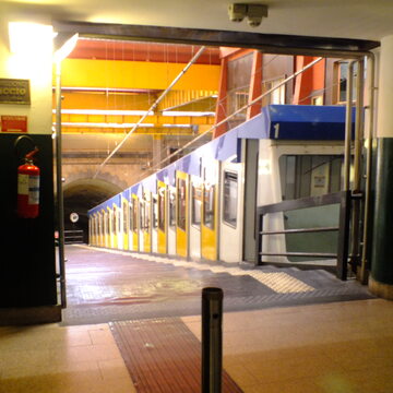 Train at Morghen station on the Montesanto funicular railway